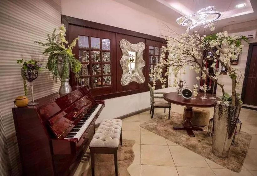 Casa Lolita Hotel Boutique