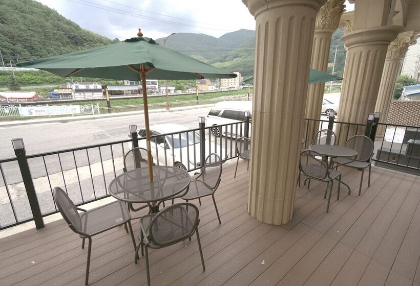 בית מלון כפרי Persimmon Tourist