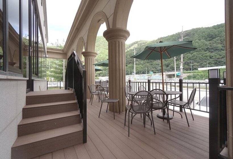 בית מלון כפרי Persimmon Tourist