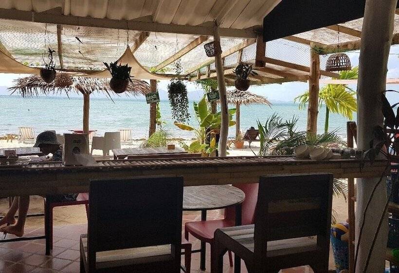 منتجع Seaesta Beach