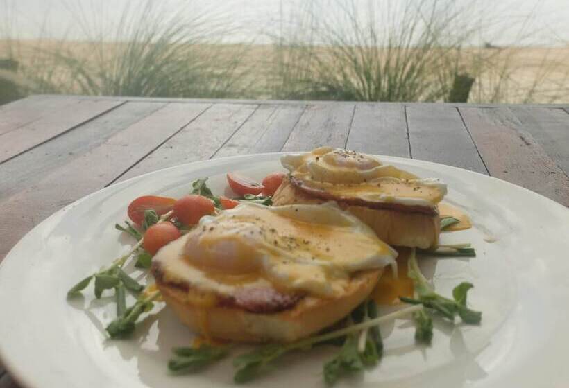 منتجع Seaesta Beach