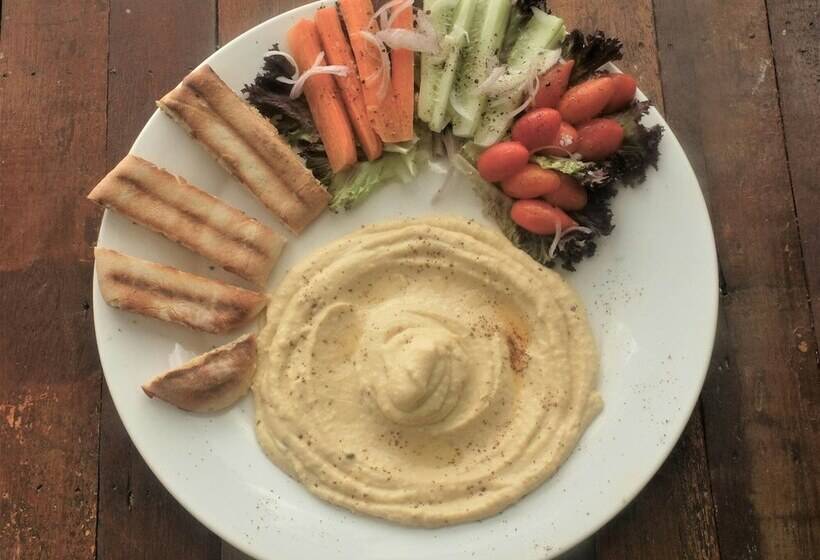 منتجع Seaesta Beach