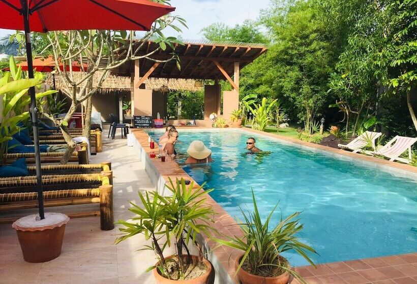 منتجع Seaesta Beach