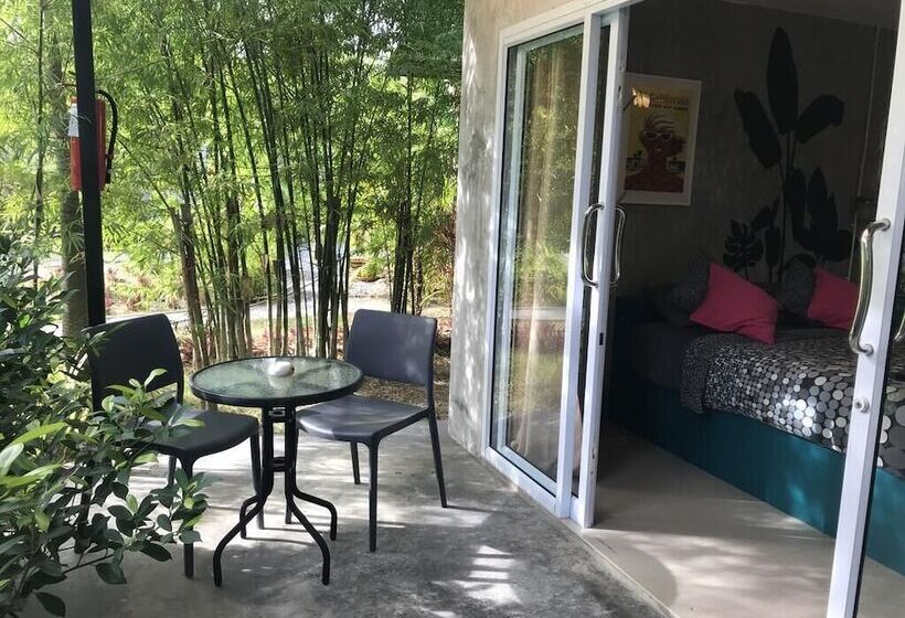 منتجع Seaesta Beach