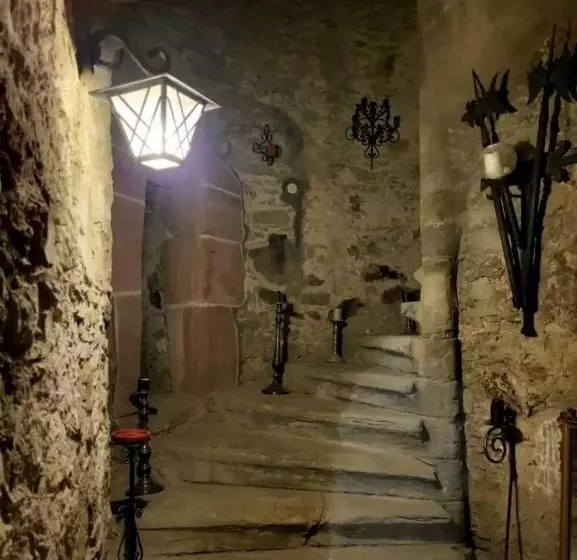 Aamiaismajoitus (B&B) Burg Hermannstein   Monks Room