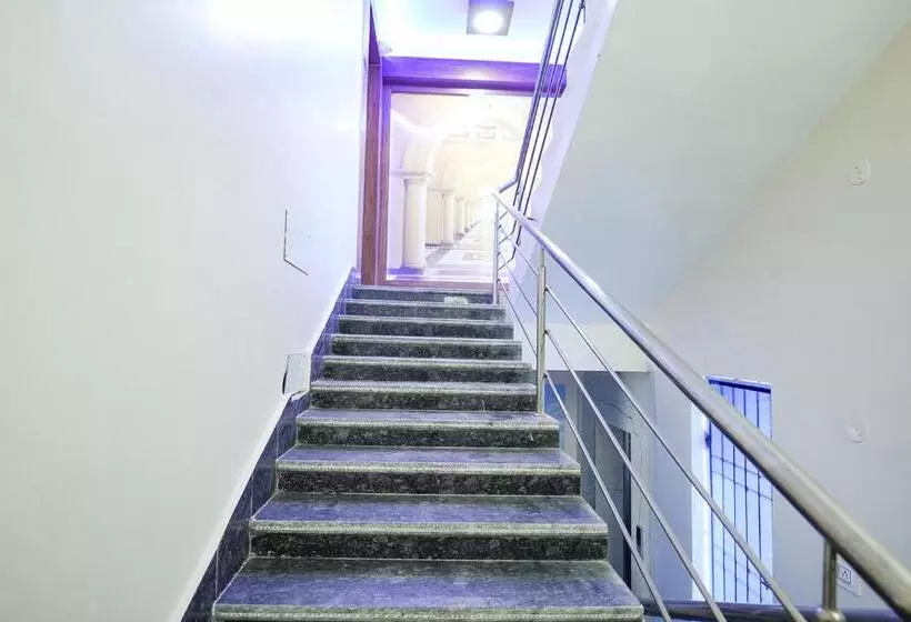 Fabhotel Grand Vatika