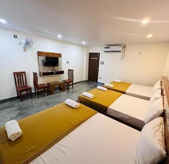 Hotelli Embassy Grand Boarding And Lodging