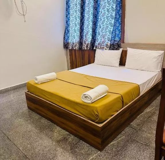 Hotelli Embassy Grand Boarding And Lodging