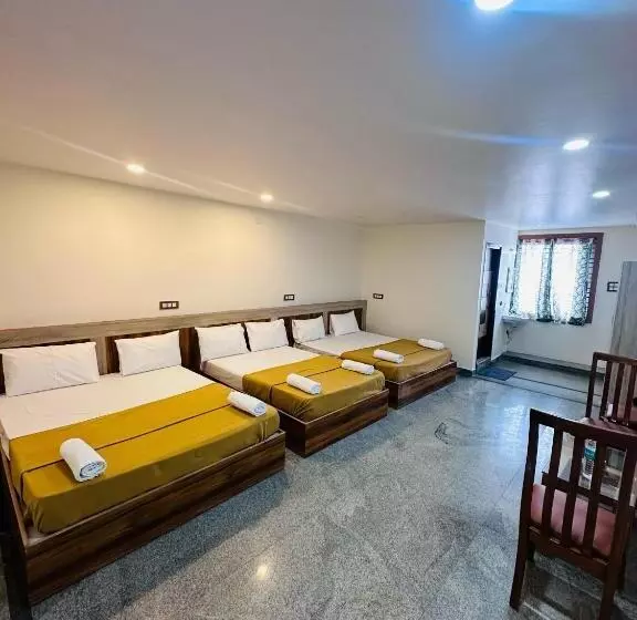 Hotelli Embassy Grand Boarding And Lodging