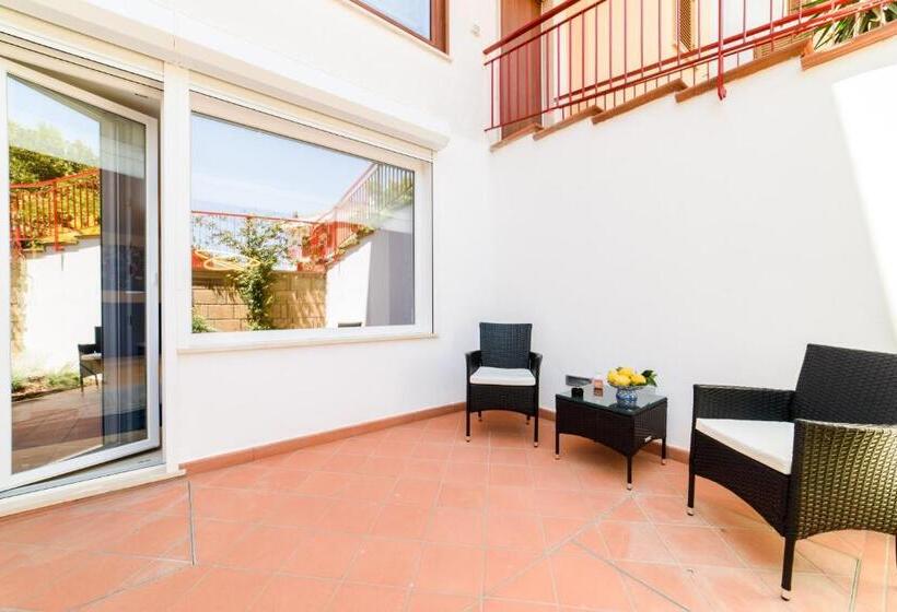 Пансион Estate4home   Nicholhouse