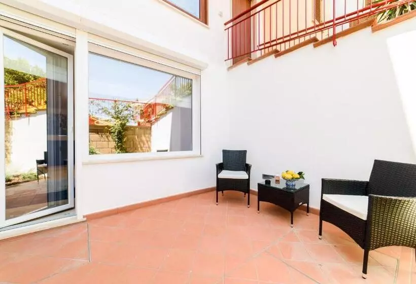 ペンション Estate4home   Nicholhouse