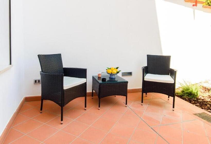 Пансион Estate4home   Nicholhouse