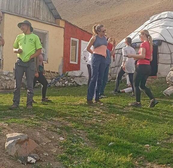 پانسیون Kyzart Guest House