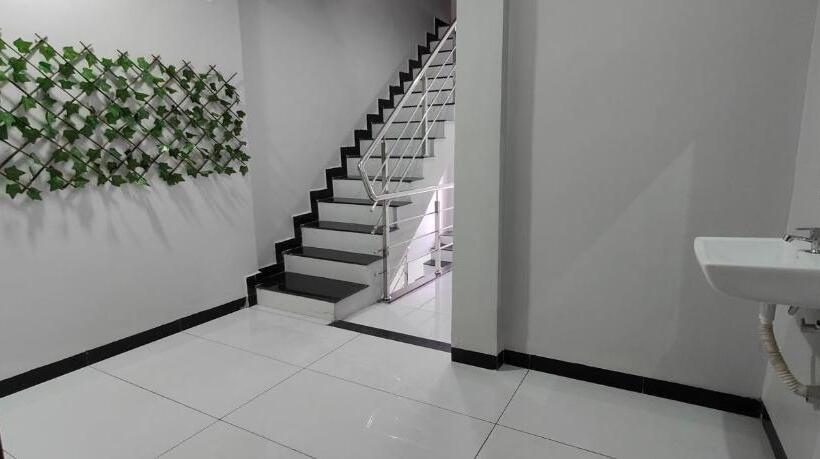 ペンション Tara Guest House