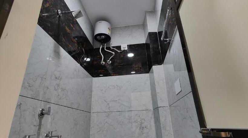 ペンション Tara Guest House