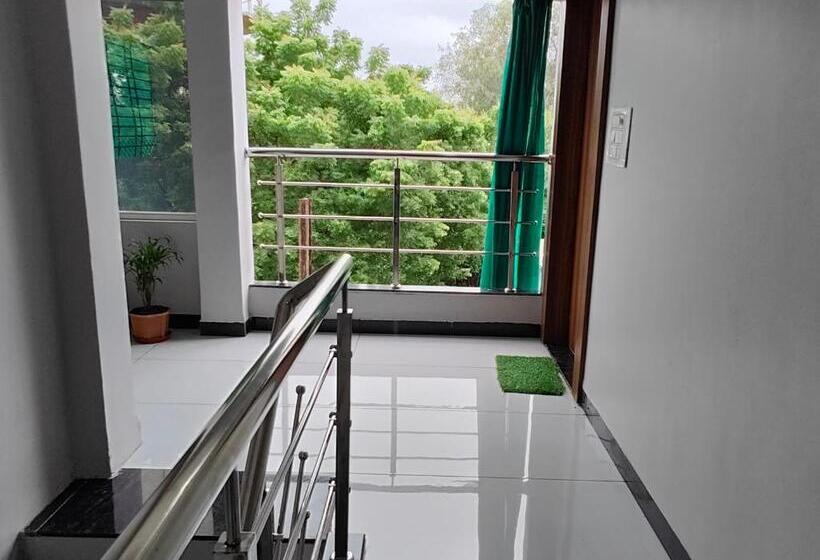 ペンション Tara Guest House