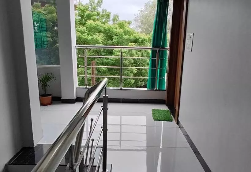 ペンション Tara Guest House