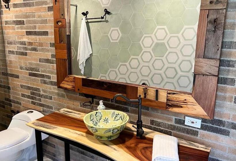 Autenthico Sajonia Hotel Aeropuerto