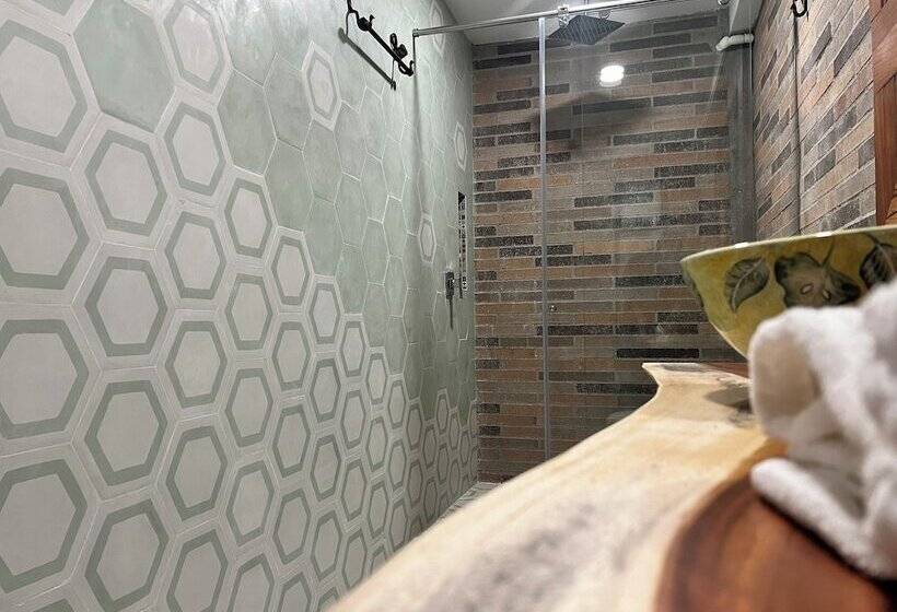 Autenthico Sajonia Hotel Aeropuerto