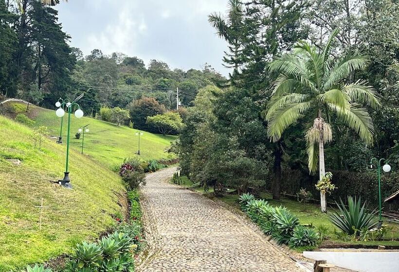 Autenthico Sajonia Hotel Aeropuerto