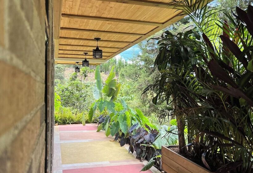 Autenthico Sajonia Hotel Aeropuerto