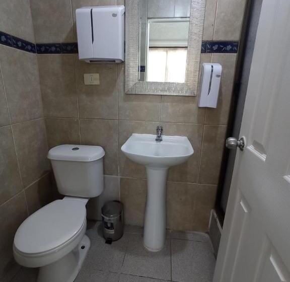 هتل Hostal Salt And Pepper