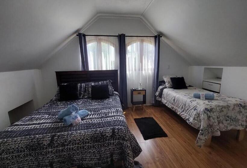 هتل Hostal Salt And Pepper