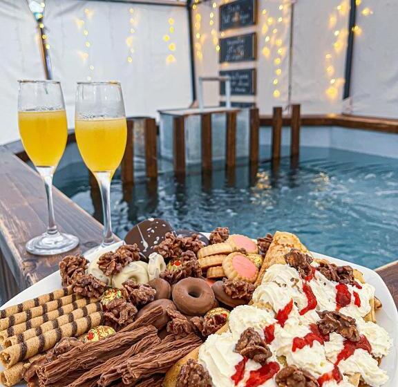 هتل Hostal Salt And Pepper