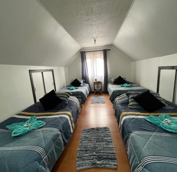 هتل Hostal Salt And Pepper