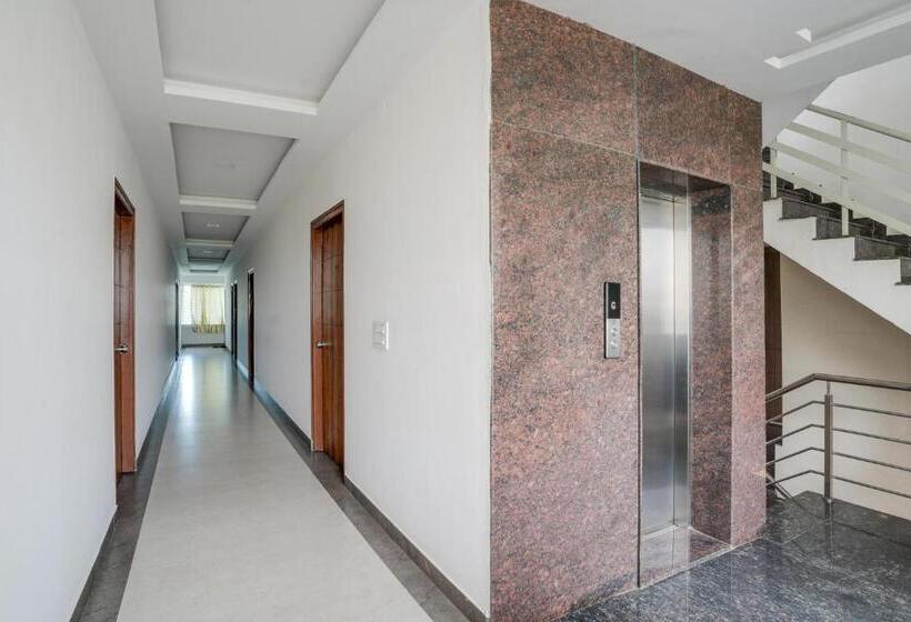 ホテル Oyo Gokula Inn