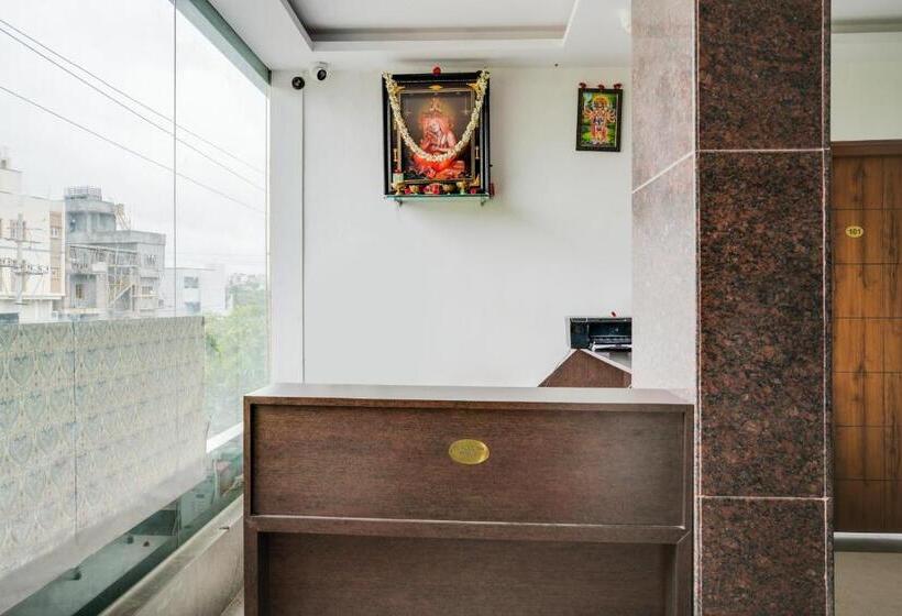 ホテル Oyo Gokula Inn