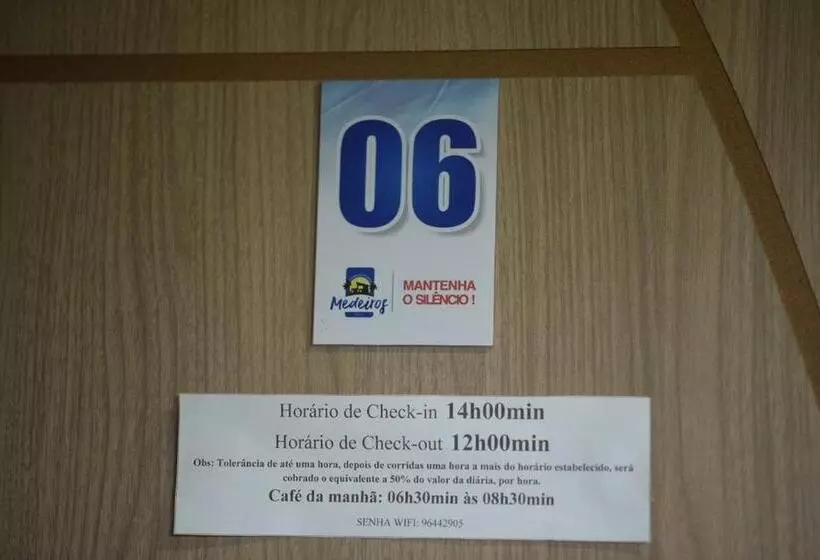 ホテル Pousada Medeiros