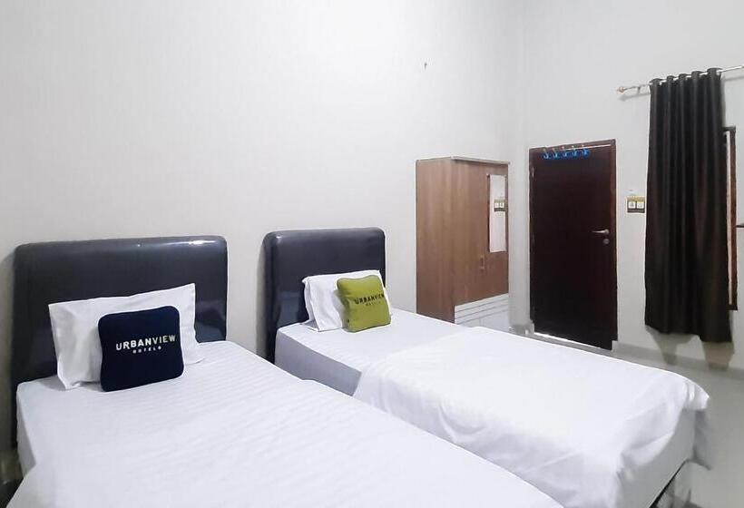 Urbanview Hotel Fira Syariah Muara Enim By Reddoorz