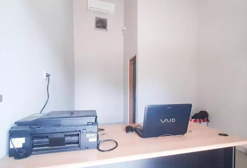 Urbanview Hotel Fira Syariah Muara Enim By Reddoorz