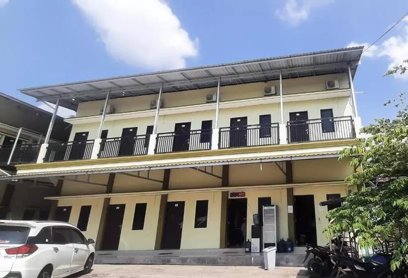 Urbanview Hotel Fira Syariah Muara Enim By Reddoorz