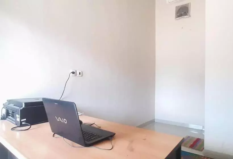 Urbanview Hotel Fira Syariah Muara Enim By Reddoorz