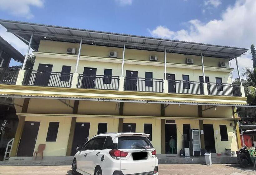 Urbanview Hotel Fira Syariah Muara Enim By Reddoorz