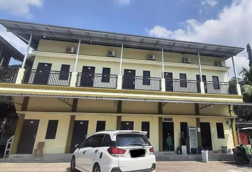 Urbanview Hotel Fira Syariah Muara Enim By Reddoorz