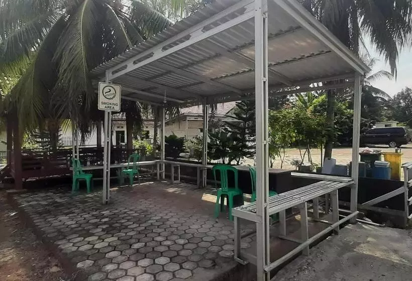 Urbanview Hotel Fira Syariah Muara Enim By Reddoorz