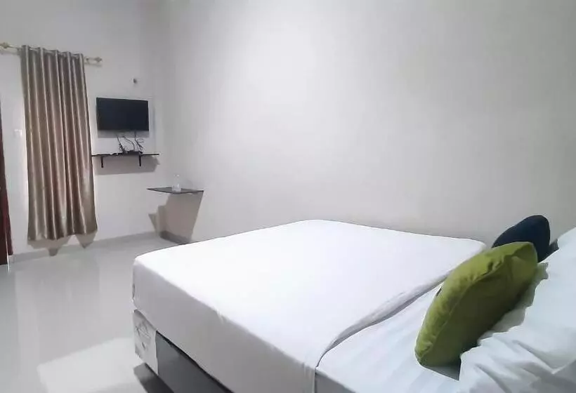 Urbanview Hotel Fira Syariah Muara Enim By Reddoorz