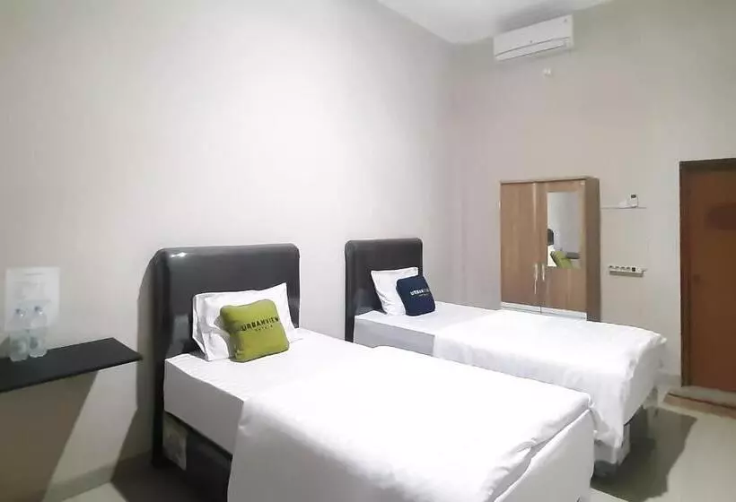 Urbanview Hotel Fira Syariah Muara Enim By Reddoorz