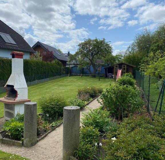 בית מלון כפרי Urlaub Unterm Storchennest Im Ostseeland Rerik