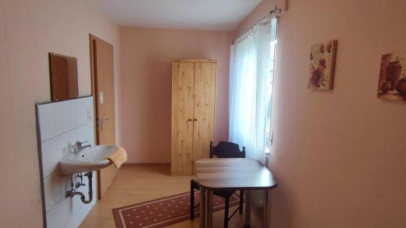 פנסיון Alb Rooms, Zimmer Auf Der Schwäbischen Alb