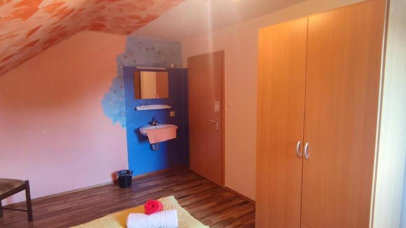 פנסיון Alb Rooms, Zimmer Auf Der Schwäbischen Alb