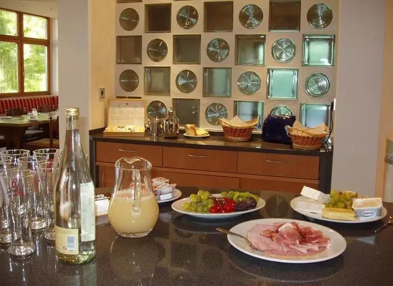 Majatalo Alb Rooms, Zimmer Auf Der Schwäbischen Alb