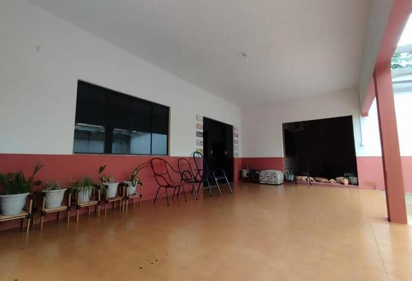 پانسیون Pousada Castelinho