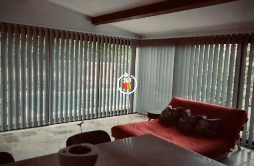 פנסיון Studio Insolite Chez L Habitant