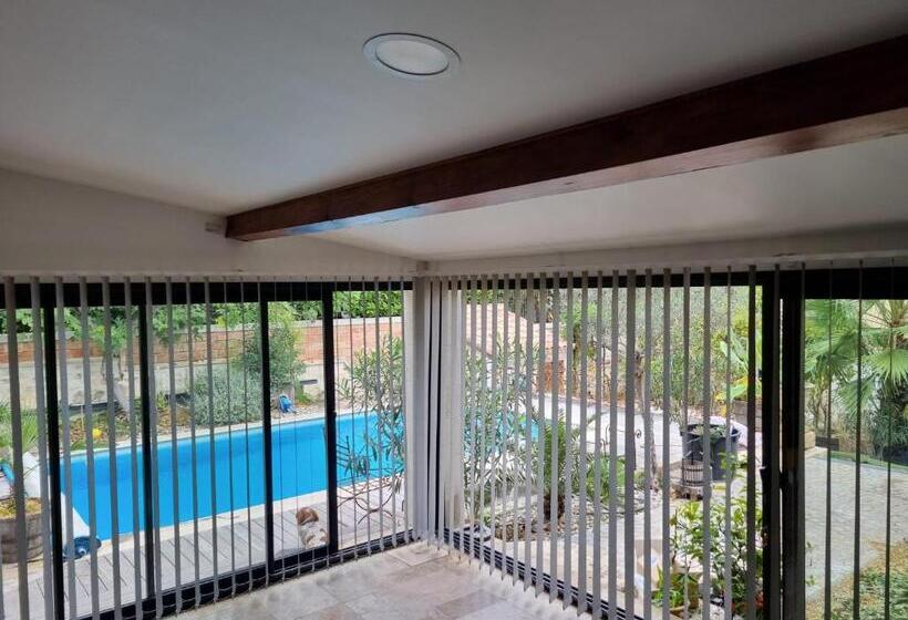 פנסיון Studio Insolite Chez L Habitant