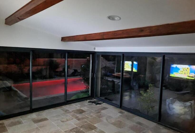 פנסיון Studio Insolite Chez L Habitant