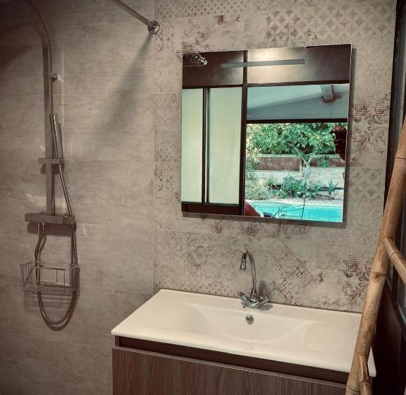 פנסיון Studio Insolite Chez L Habitant